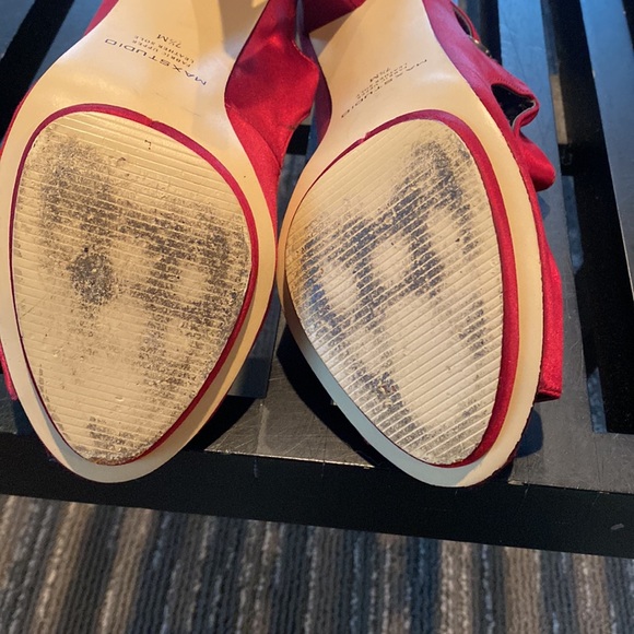 Max Studio Women’s Red Satin heel - Picture 7 of 10